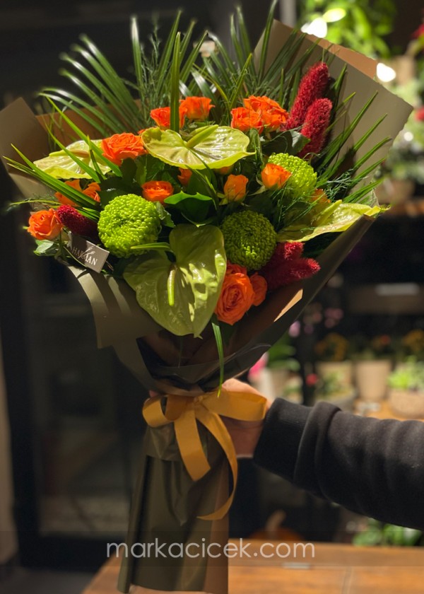 Yeşil Anthurium ve Turuncu Gül Buketi